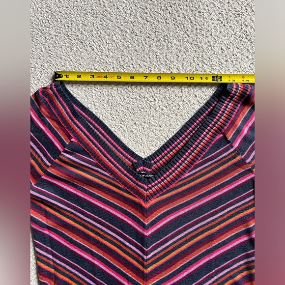 DKNY Jeans sweater. - Picture 8 of 10